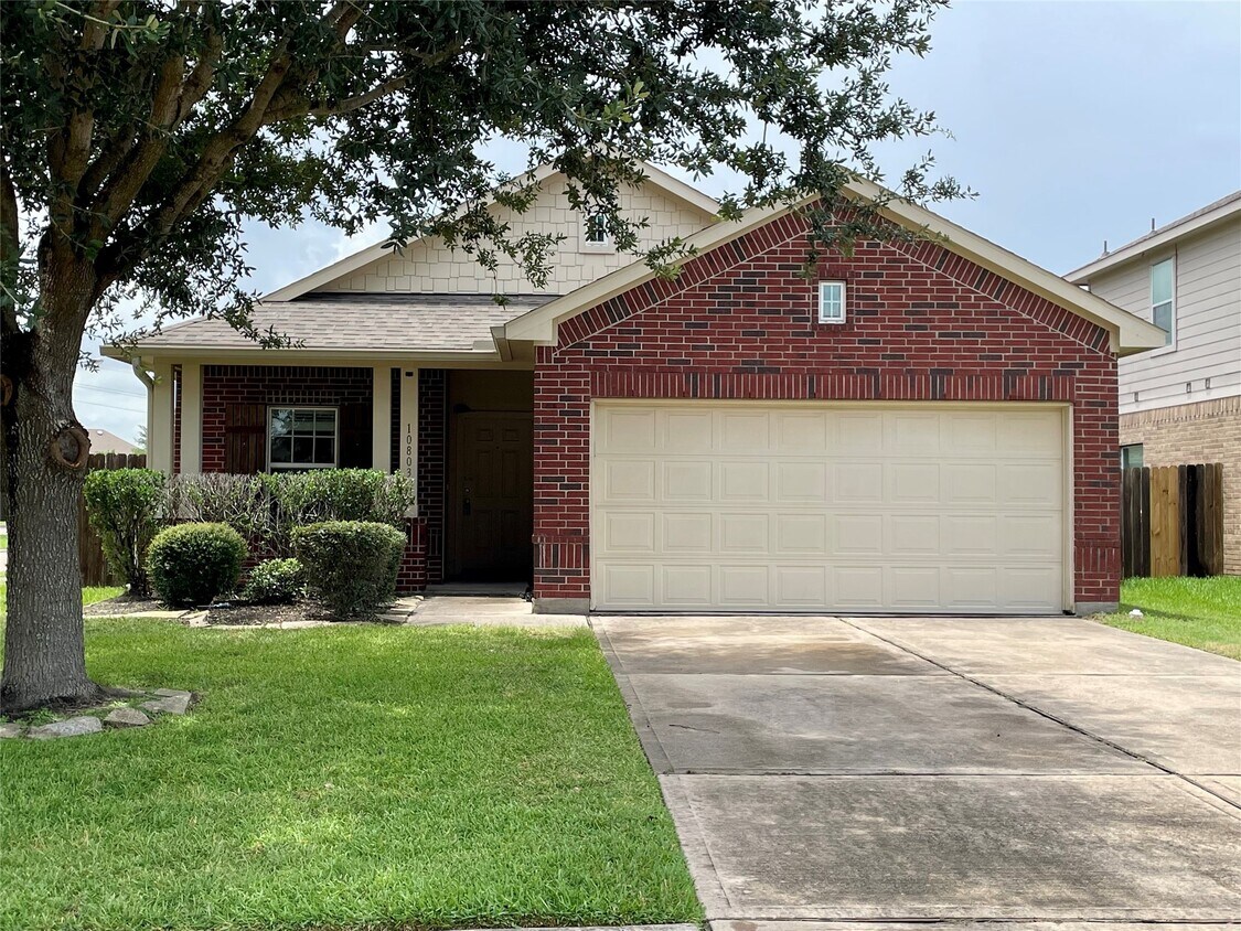 Foto principal - 10803 Woodwind Shadows Dr
