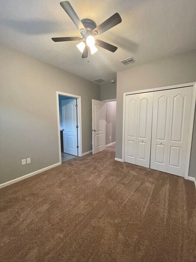 Building Photo - Stunning 4-Bedroom Home in Mill Creek with...
