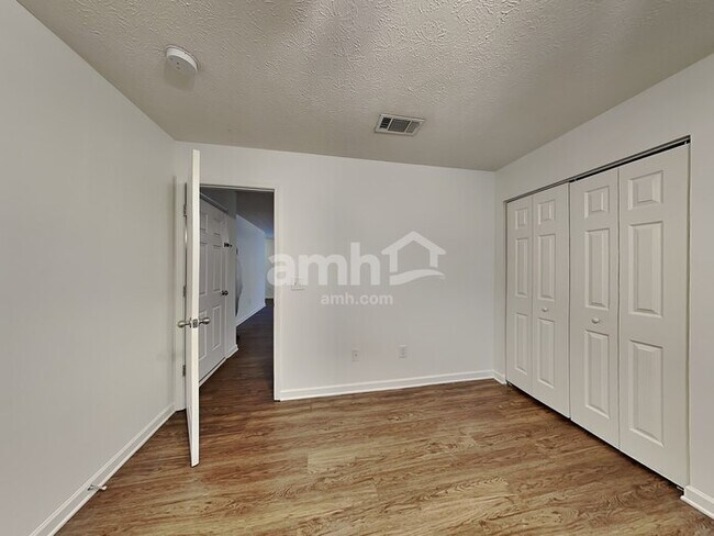 Foto del edificio - 617 Creek Oak Dr