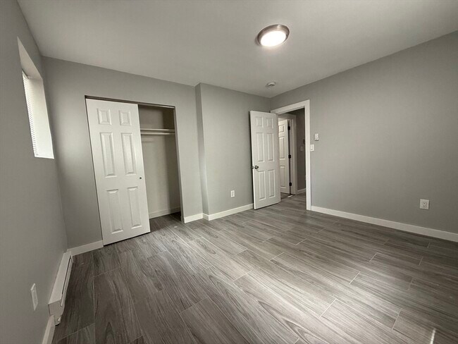 Building Photo - 565 Hyde Park Ave