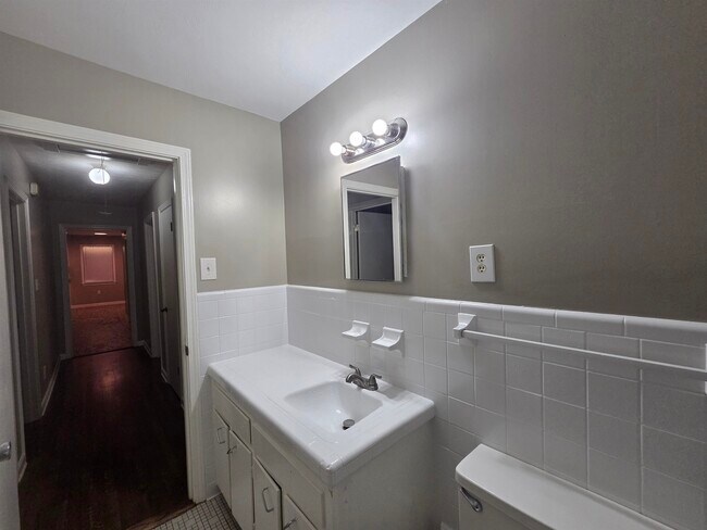 Foto del edificio - 4723 Wooddale Ave