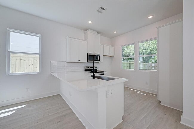 Building Photo - 9310 Arledge St