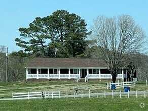 Building Photo - 765 Bluffview Dr