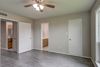 Building Photo - 3300 Pebblebrook Dr