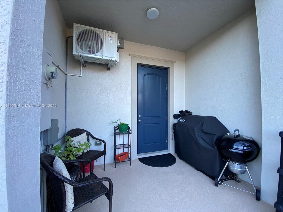 Foto principal - 27533 SW 139th Pl