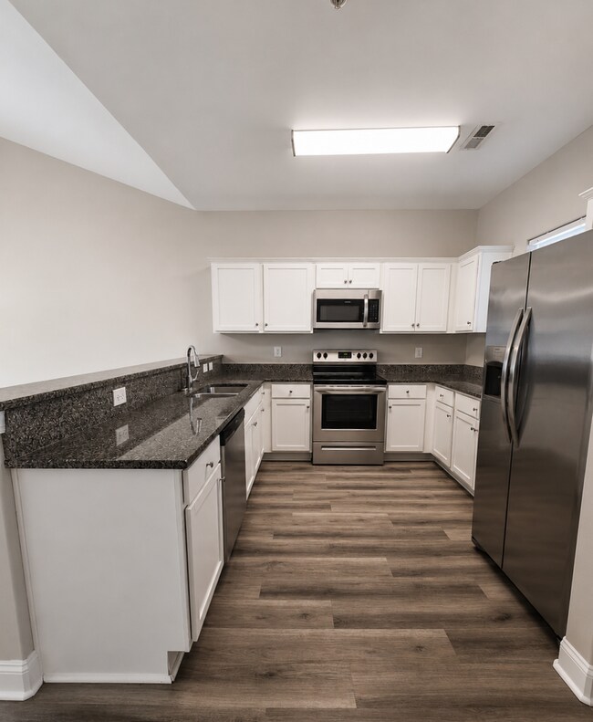 Foto del edificio - Your Perfect 2-Bedroom Retreat Awaits in Kiskadee Parke