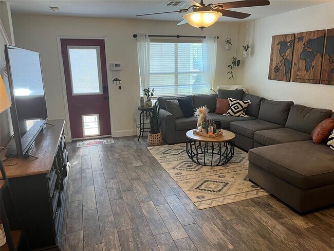 Foto del edificio - 2303 Melissa Oaks Ln