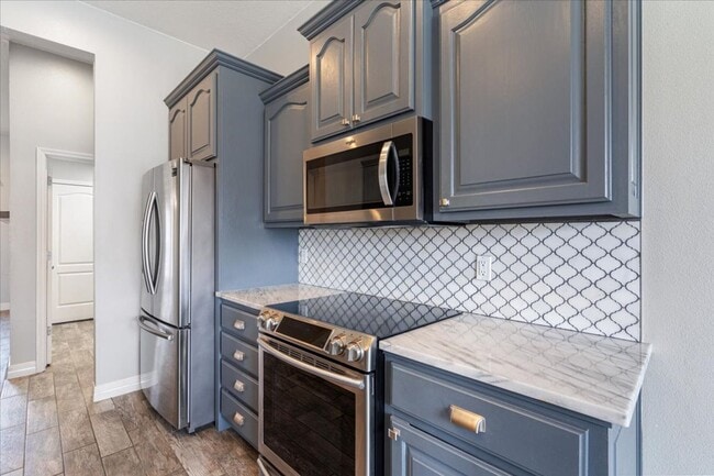 Building Photo - Discover this spacious 4-bedroom, 2-bath home