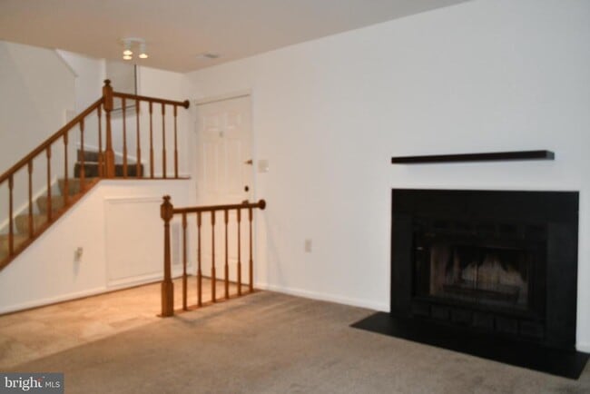 Building Photo - 14380 Gringsby Ct
