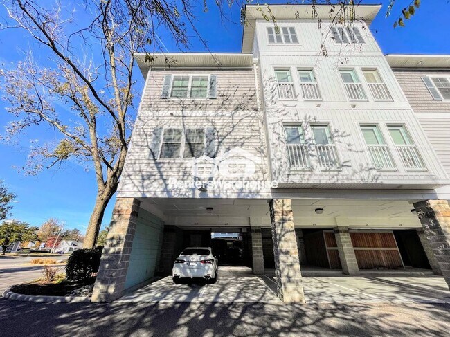 Foto del edificio - 7922 Shore Dr