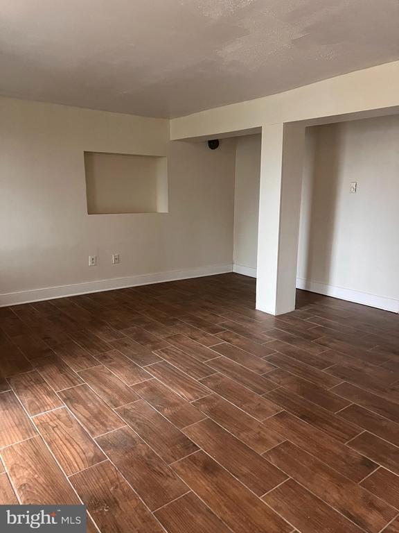 Building Photo - 400 E Washington St