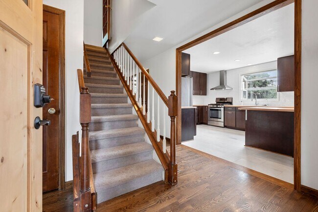 Foto del edificio - Beautiful 5-Bedroom + Office, 4-Bath Home in Northwest Fort Collins!