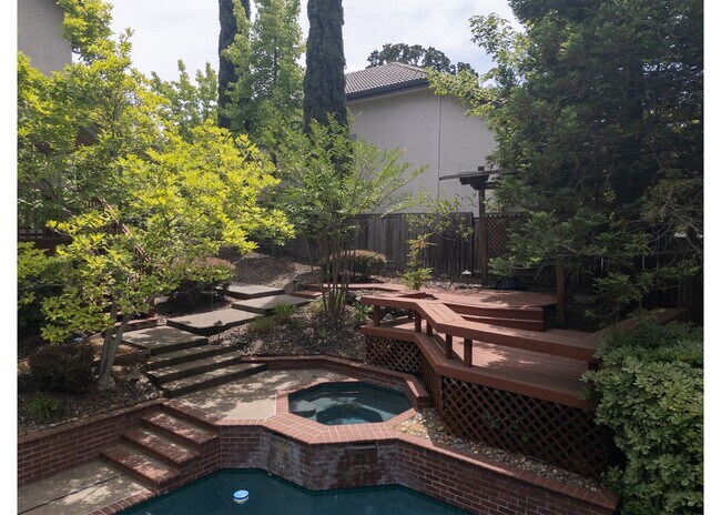 Foto del edificio - COMING SOON!!- 4bd 3ba two story home in e...