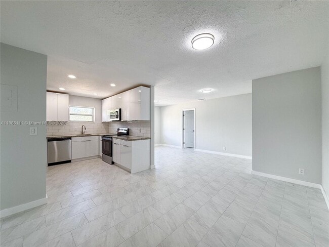 Foto del edificio - 5621 NE 22nd Ave