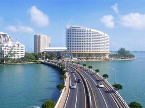 Building Photo - 520 Brickell Key Dr