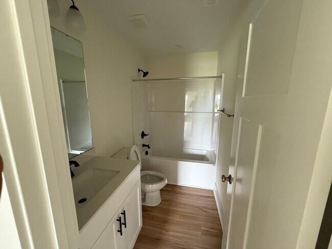 Foto del edificio - 1359 Benson Hardee Rd