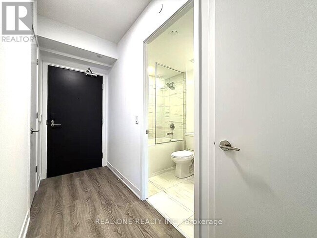 Photo du bâtiment - 180 Front St E