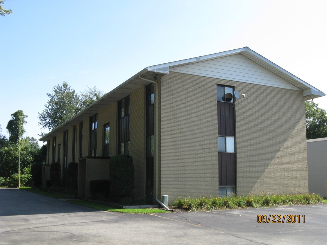 1403 Peninsula Dr, Erie, PA 16505 Apartments in Erie, PA