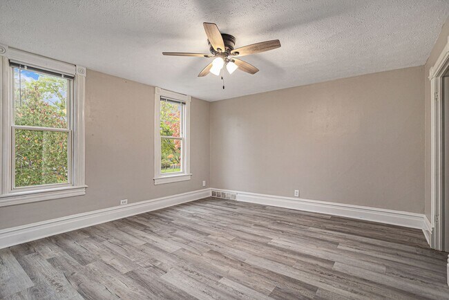 Foto del edificio - $950 2 Bedroom 1 bathroom apartment Fully ...