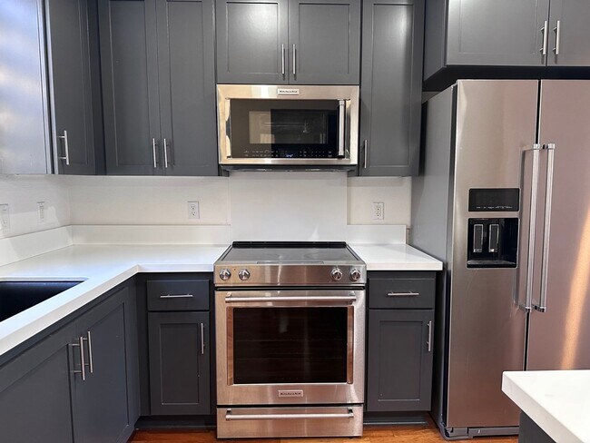 Foto del edificio - Gorgeous Modern 2 Bedroom 2 Bath Condo in San Jose's Japantown!