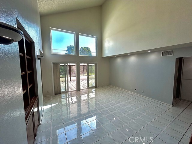 Building Photo - 10 Bluff Point Cir
