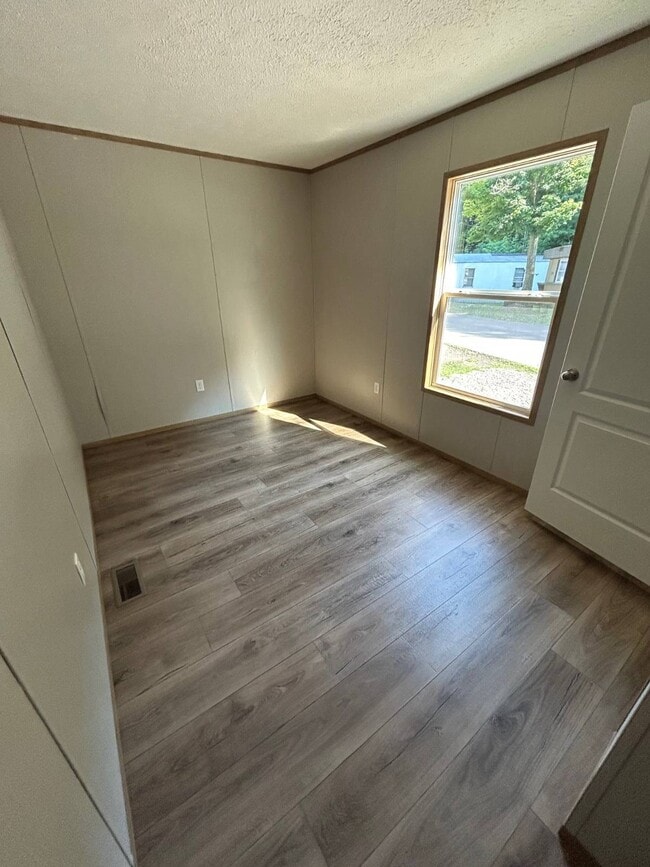 Foto del edificio - 6621 W Ridge Rd