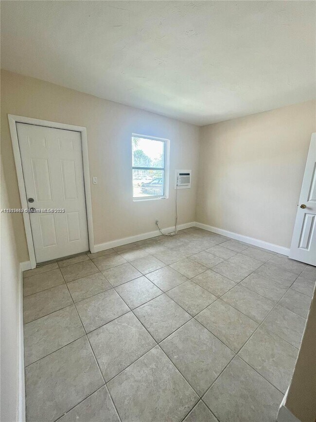 Foto del edificio - 4404 SW 22nd St