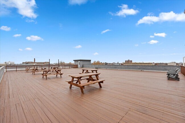 Foto del edificio - 2217 W Madison St