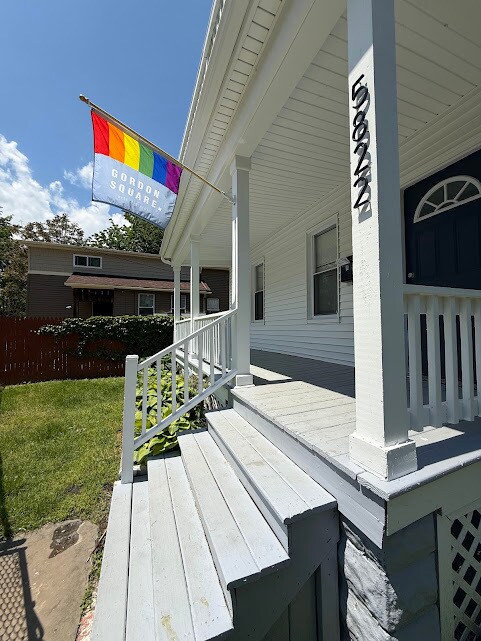 Foto del edificio - 5822 Lawn Ave