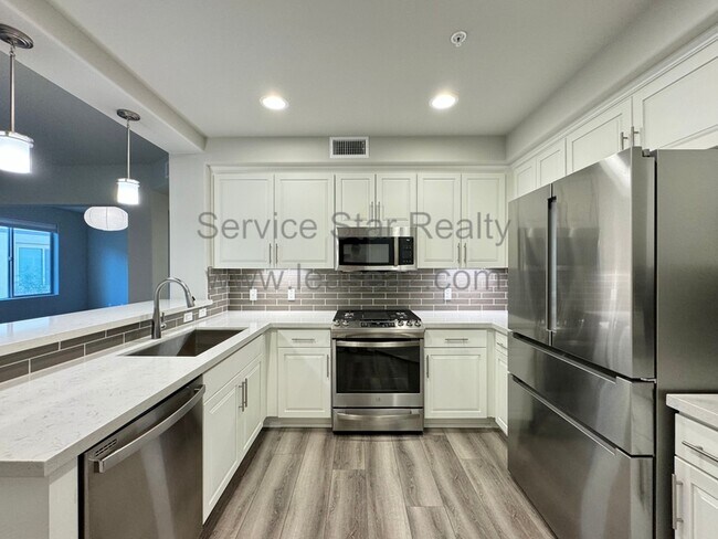 Building Photo - 17850 N 68th St