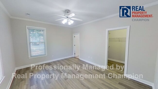 Building Photo - Fabulous End Unit Townhome with Three Master Bedrooms