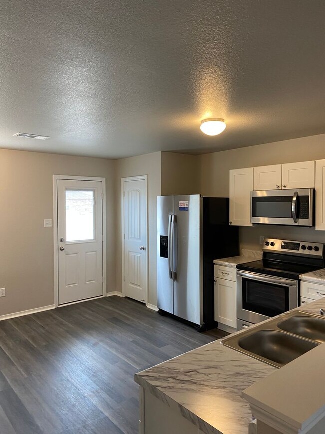 Building Photo - *Pre-leasing* Four Bedroom | Two Bathroom ...