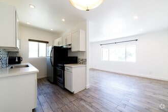 Building Photo - 319 Heliotrope Dr