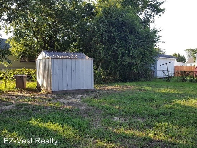 Building Photo - 3 br, 1 bath House - 1 Brentwood Dr