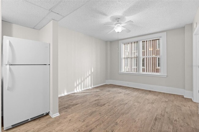 Building Photo - 411 1st Ave N