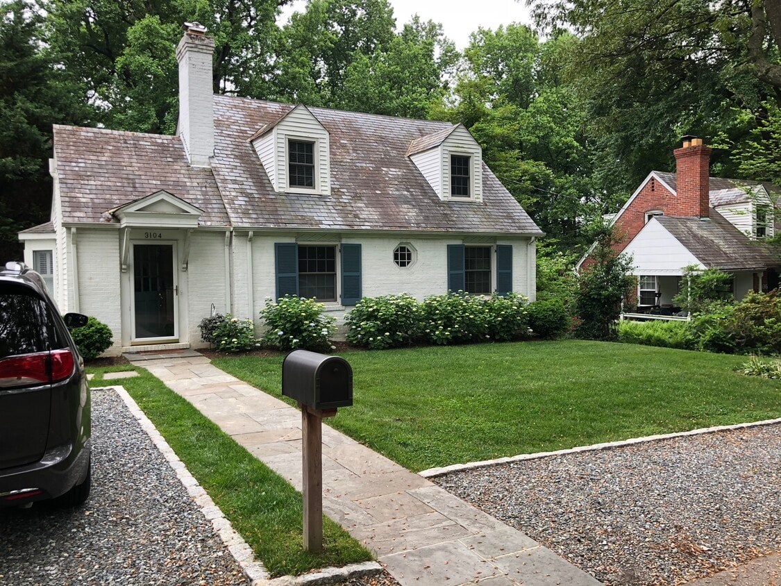 Primary Photo - 3104 Lee St