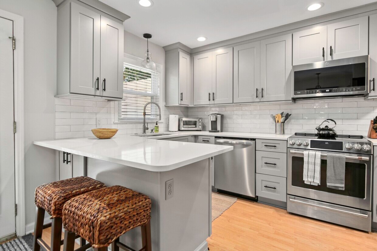 Primary Photo - 947 Cottingham Dr