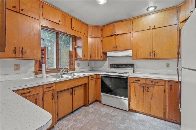 Foto del edificio - 4 Bedroom 2 Bath House in Cedar Falls walking distance to uni campus