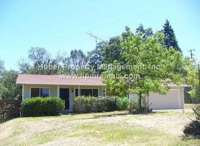 Building Photo - Peaceful Country Living with Stunning Views