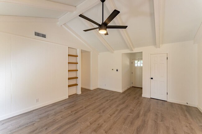 Building Photo - Luxury 4 Bedroom, 2 Bathroom Home, Prime L...