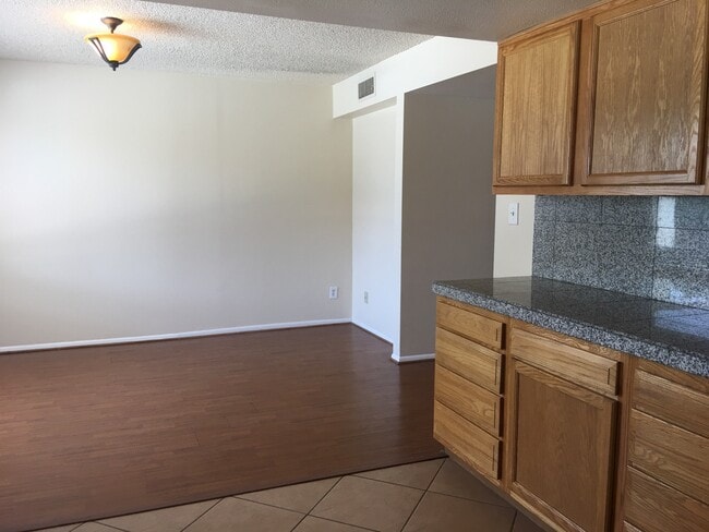 Foto del edificio - 2131 E Palmcroft Dr