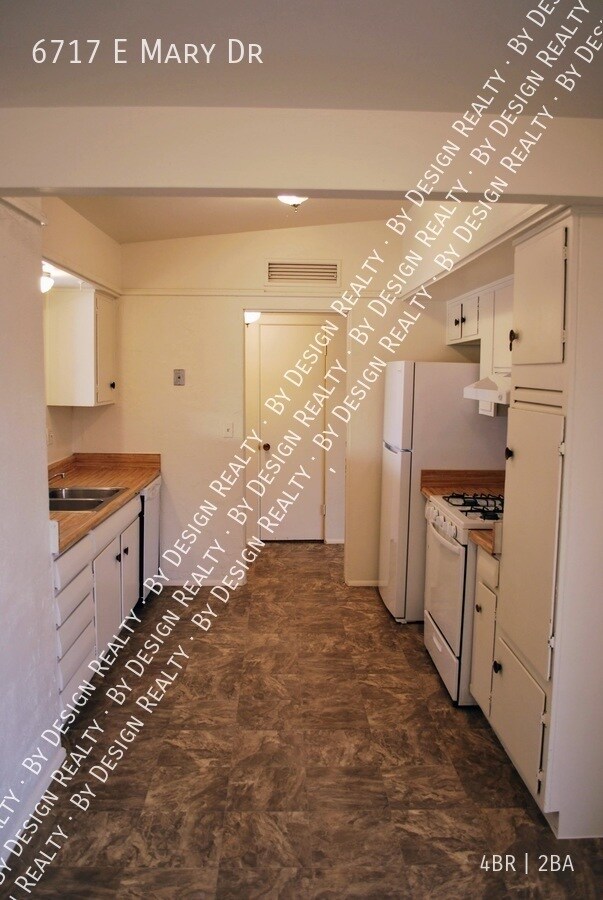 Foto del edificio - Eastside 4 Bed 2 Bath on Large Fenced Lot