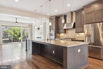 Building Photo - 42301 Ashmead Ter