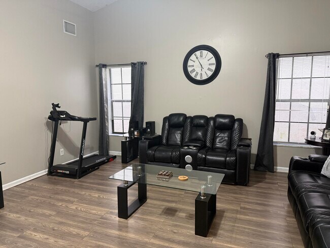 Foto del edificio - 13025 Meadowbreeze Dr
