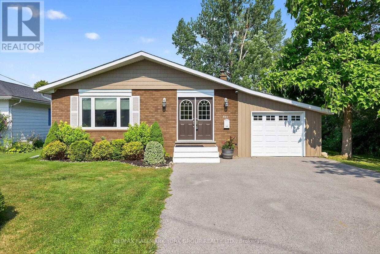 Photo principale - 681 Lake Dr S