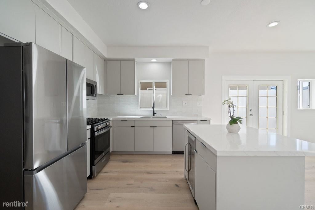 Primary Photo - 2 br, 2 bath Condo - 1116 W Balboa Blvd Apt A