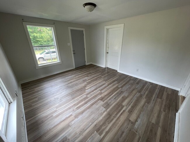 Building Photo - Remodeled 2 Bed Home