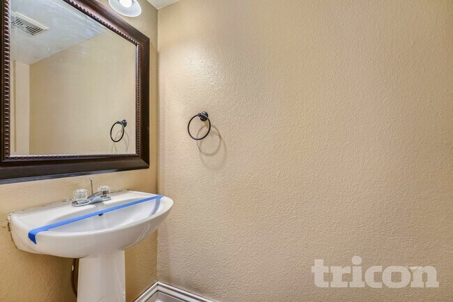 Building Photo - 19714 E Harvard Dr