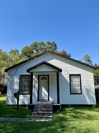 Building Photo - 2124 Ave G