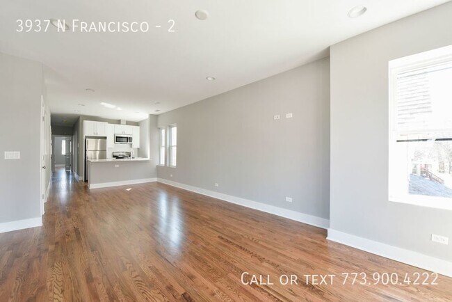 Foto del edificio - Renovated 3 Bedroom 2 Bath - Parking & In ...